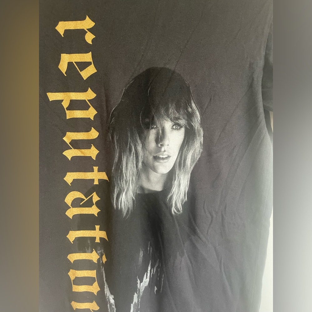 Taylor Swift Reputation graphic T- Shirt size S  - Gray - Picture 2 of 7